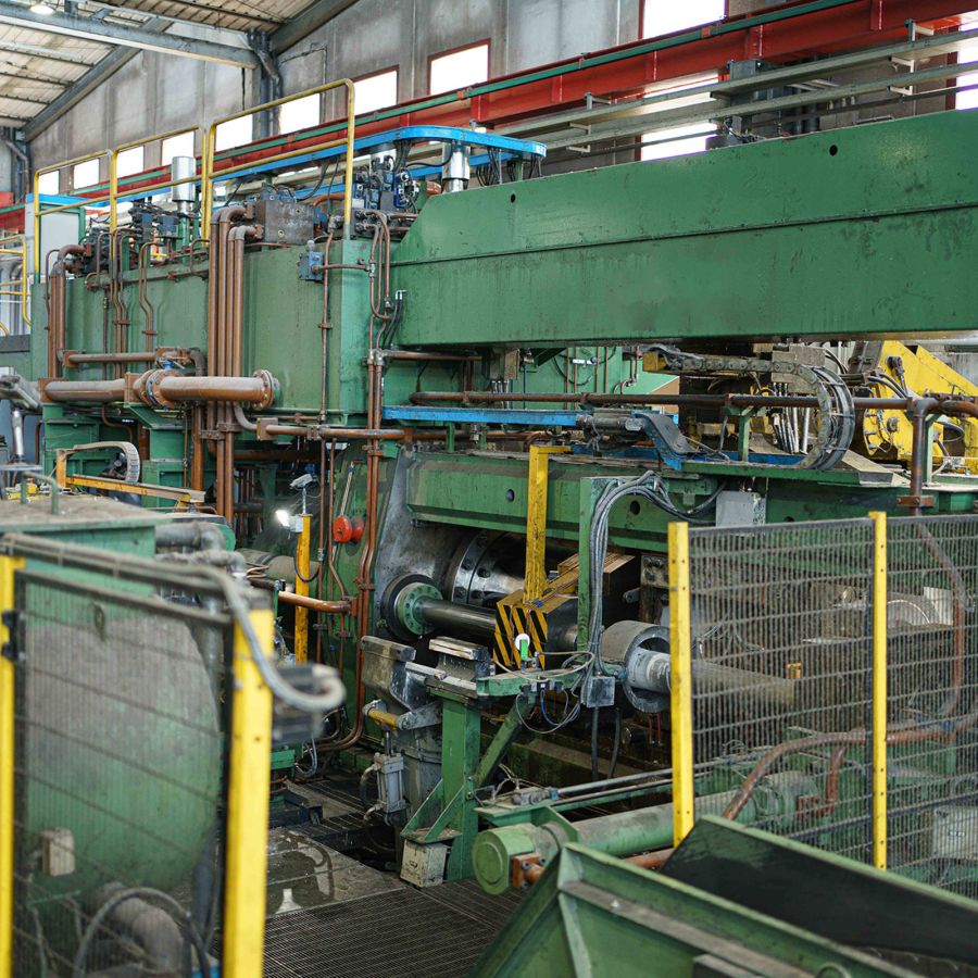 PRENSA DE EXTRUSIÓN INDIRECTA 2500 Toneladas